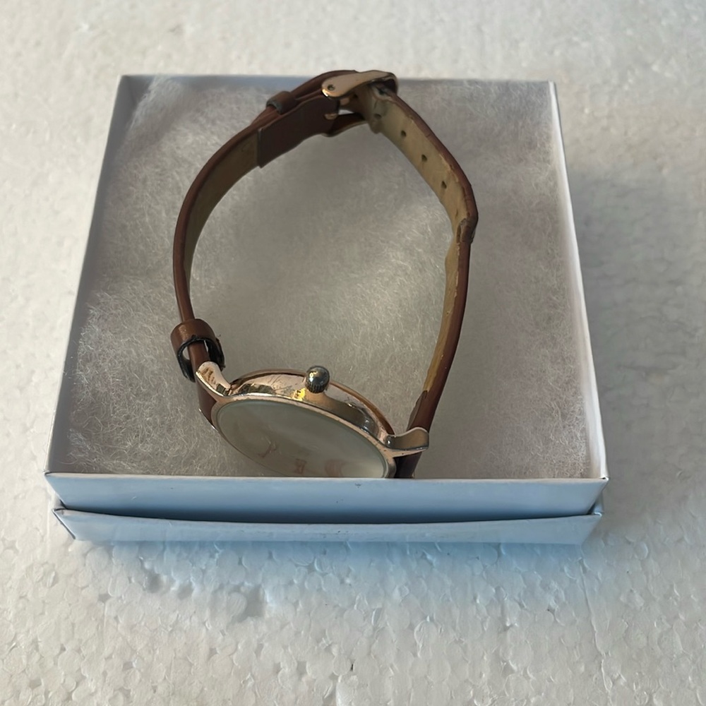 Women’s watch light brown band Roman numerals minute hand new battery